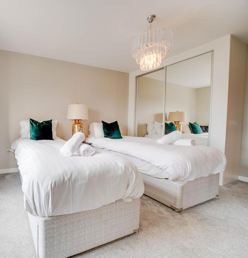 Tallest Building In The Centre Sleeps 5 Incredible Mountain And Lagan Views Apartment *
