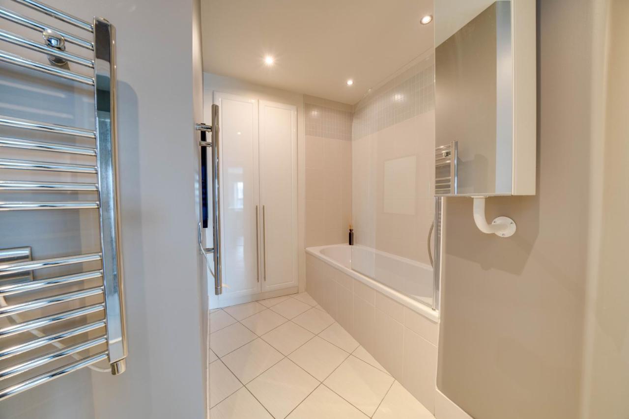 Apartment Tallest Building In The Centre Sleeps 5 Incredible Mountain And Lagan Views