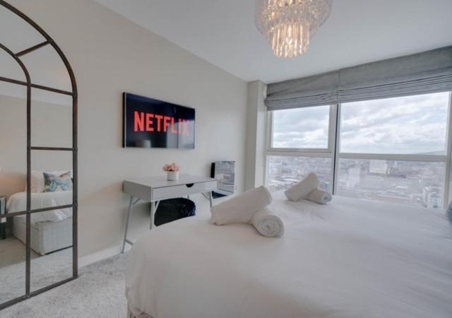 Tallest Building In The Centre Sleeps 5 Incredible Mountain And Lagan Views *