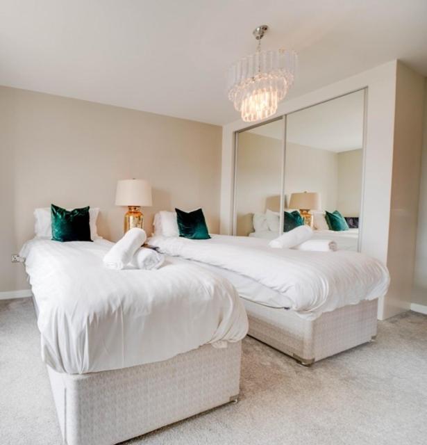 Apartment Tallest Building In The Centre Sleeps 5 Incredible Mountain And Lagan Views *